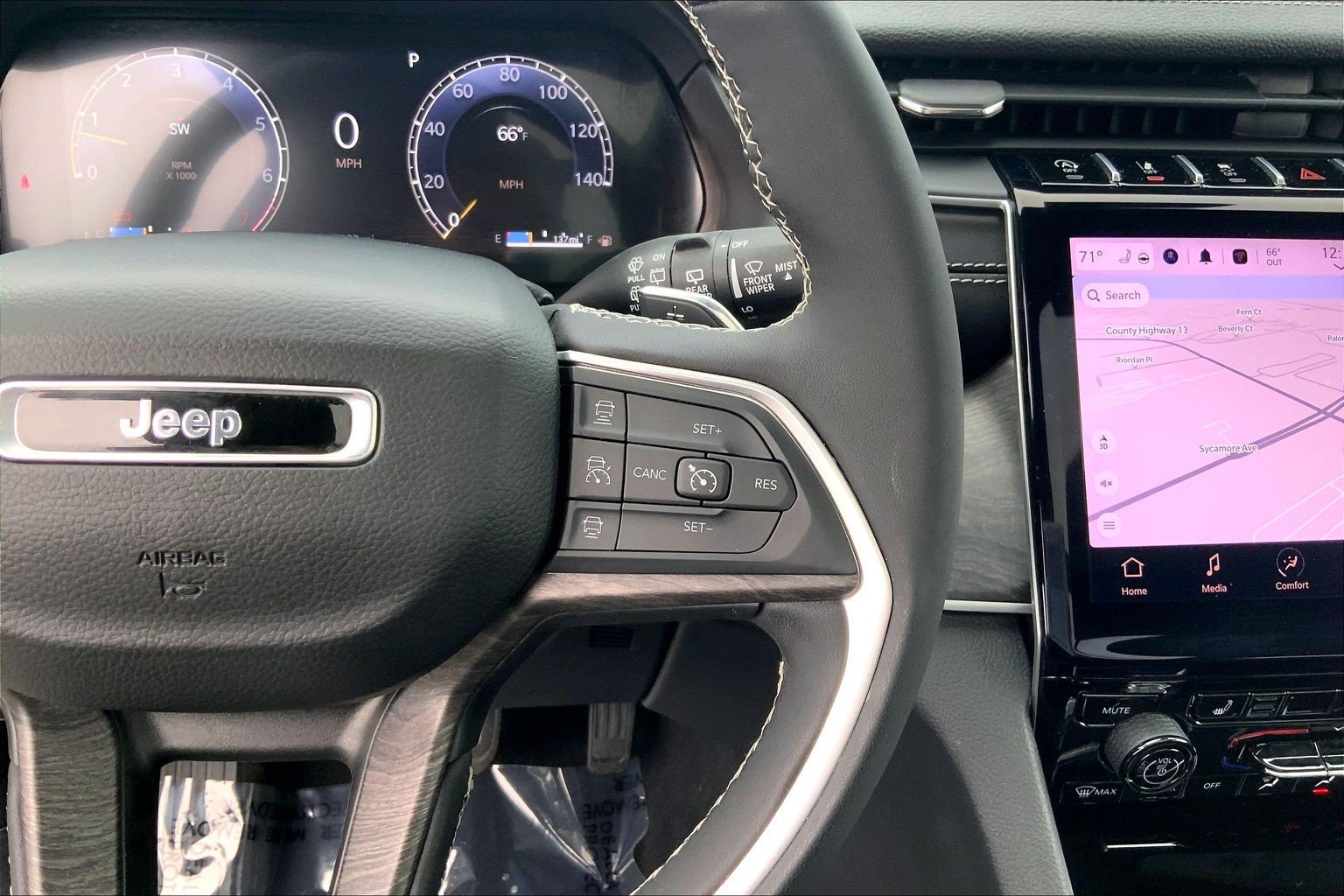 Certified 2024 Jeep Grand Cherokee Limited AWD/4WD image 23