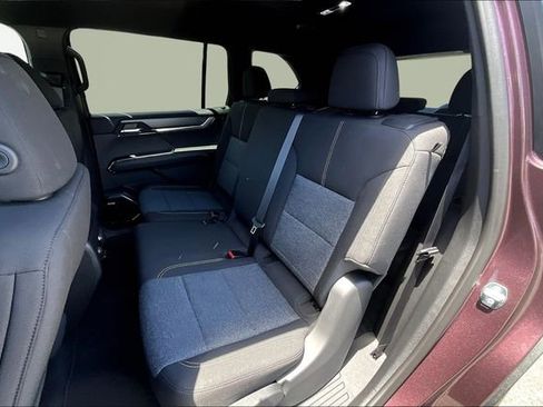 New 2025 GMC Acadia Elevation image 11