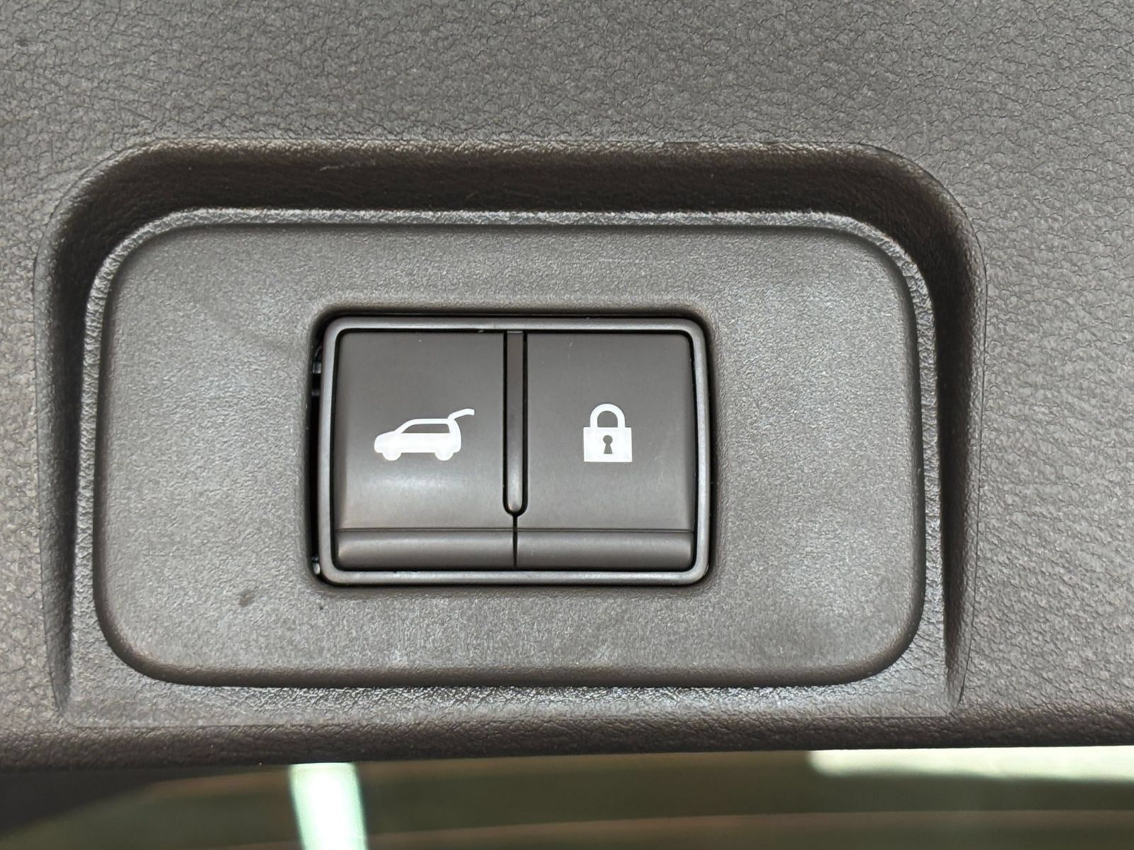 Used 2026 Nissan Rogue SL FWD image 24