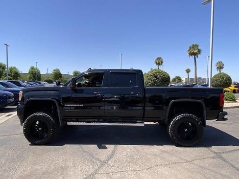 Used 2018 GMC Sierra 2500 Denali w/ Duramax Plus Package AWD/4WD image 4