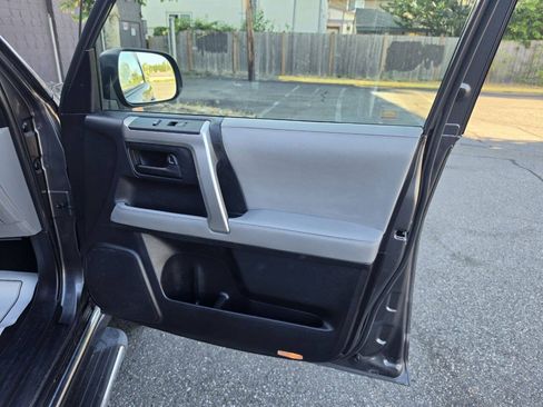 Used 2010 Toyota 4Runner SR5 w/ Convenience Pkg AWD/4WD image 40