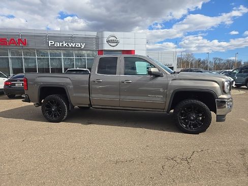 Used 2017 GMC Sierra 1500 SLE w/ SLE Value Package image 8
