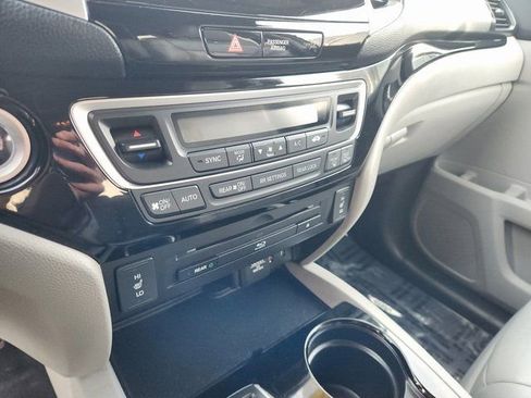 Used 2016 Honda Pilot Touring image 15