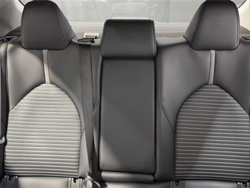 Used 2022 Toyota Camry SE image 31