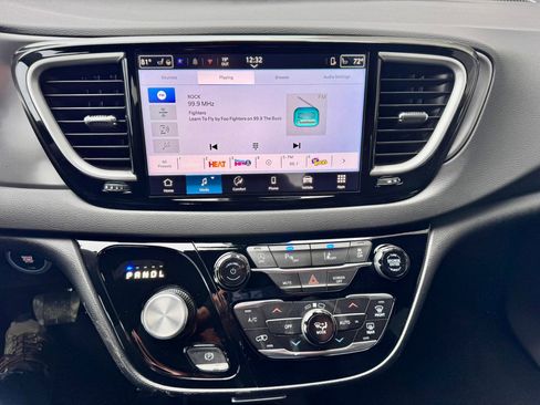 New 2026 Chrysler Voyager LX image 14