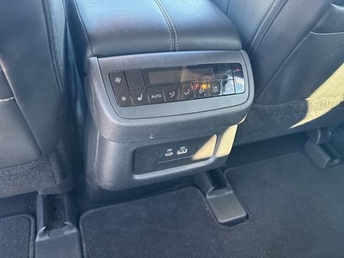 Used 2024 Nissan Pathfinder SL w/ SL Premium Package FWD image 27
