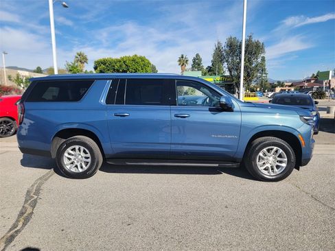 Used 2025 Chevrolet Suburban LT w/ Comfort Package image 4