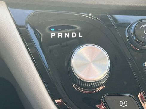 Used 2018 Chrysler Pacifica Touring-L Plus image 25