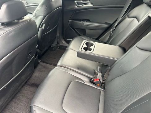 Used 2023 Kia Sportage EX image 9