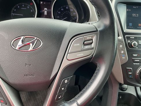 Used 2017 Hyundai Santa Fe Limited FWD image 11