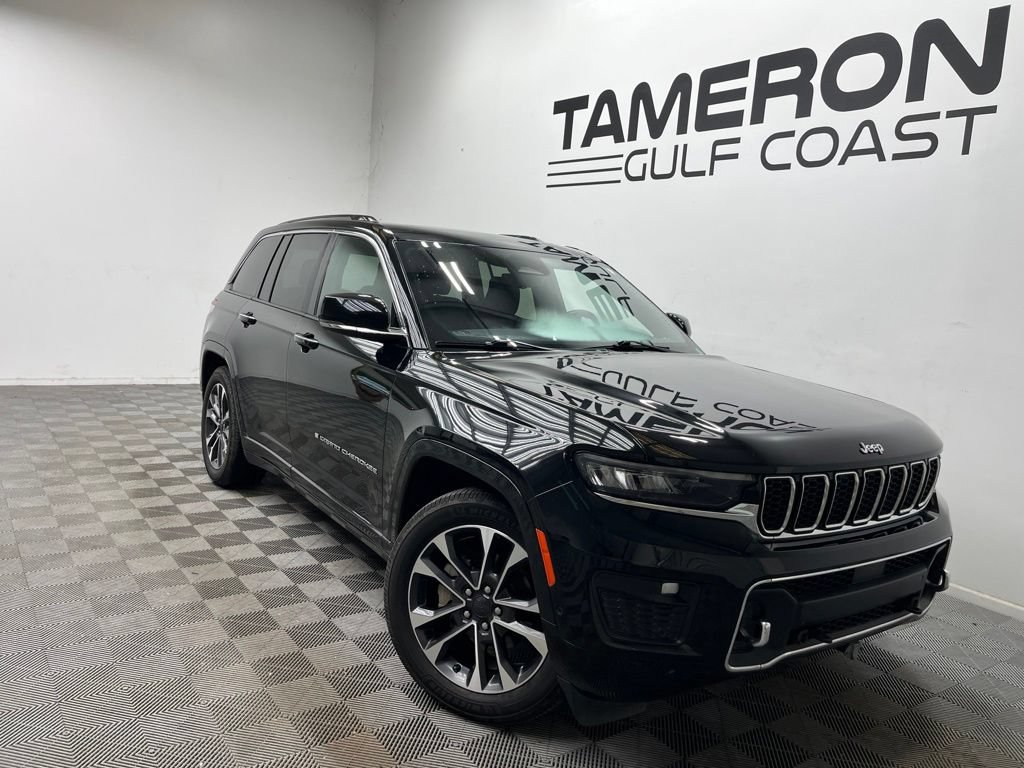 Used 2022 Jeep Grand Cherokee Overland w/ Luxury Tech Group IV AWD/4WD image 1