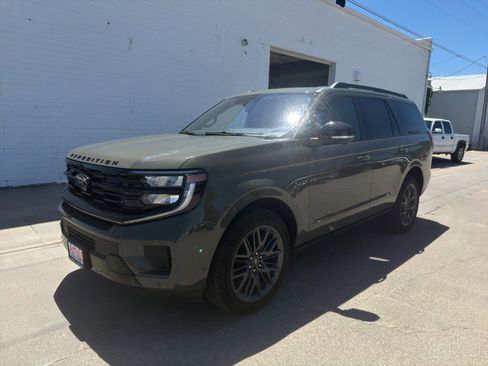Used 2025 Ford Expedition Platinum w/ Stealth Performance Package AWD/4WD image 2