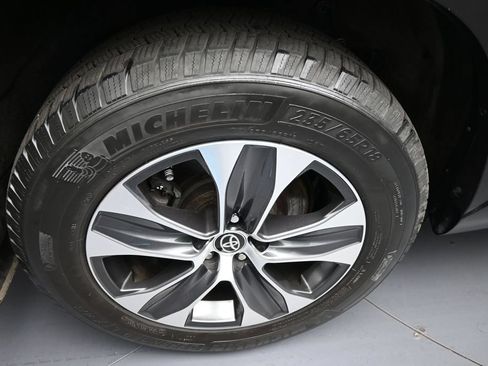 Certified 2020 Toyota Highlander XLE AWD/4WD image 12
