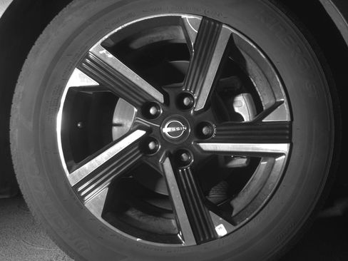Used 2025 Nissan Sentra SV FWD image 13