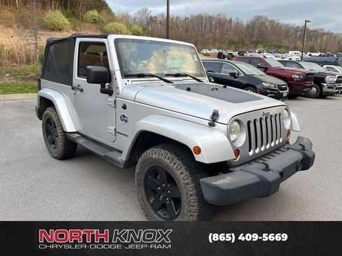 Used 2012 Jeep Wrangler Sahara image 2