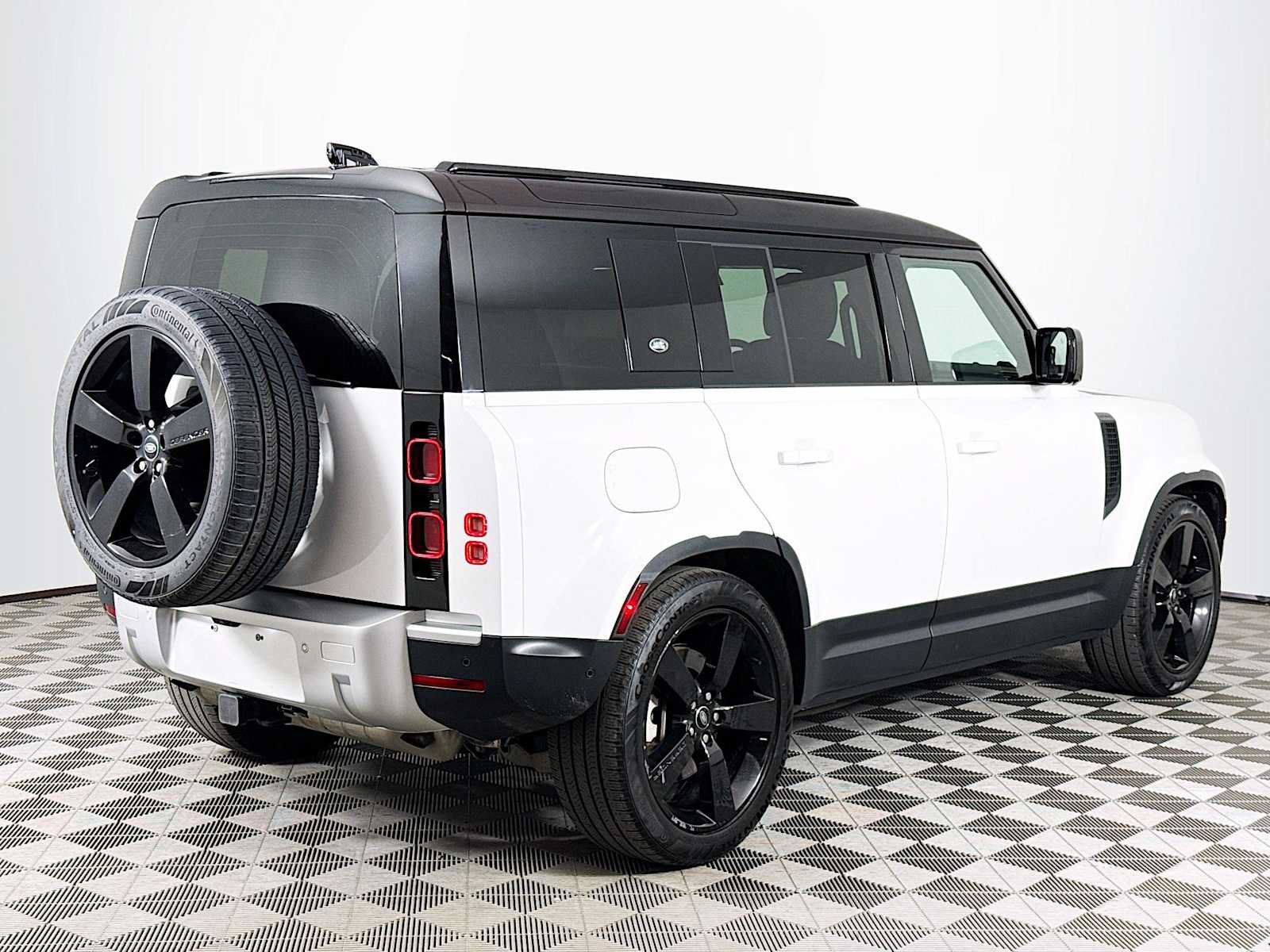 Used 2024 Land Rover Defender 110 S AWD/4WD image 5