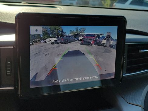 Used 2022 Ford Explorer XLT w/ Equipment Group 202A image 13