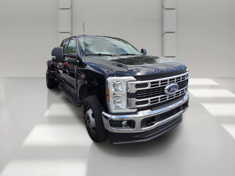 Used 2025 Ford F350 XLT AWD/4WD image 3