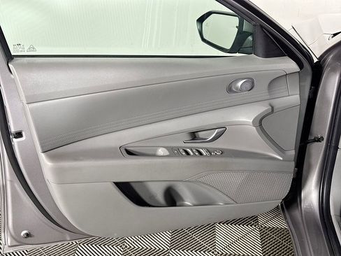 Used 2022 Hyundai Elantra Blue image 10