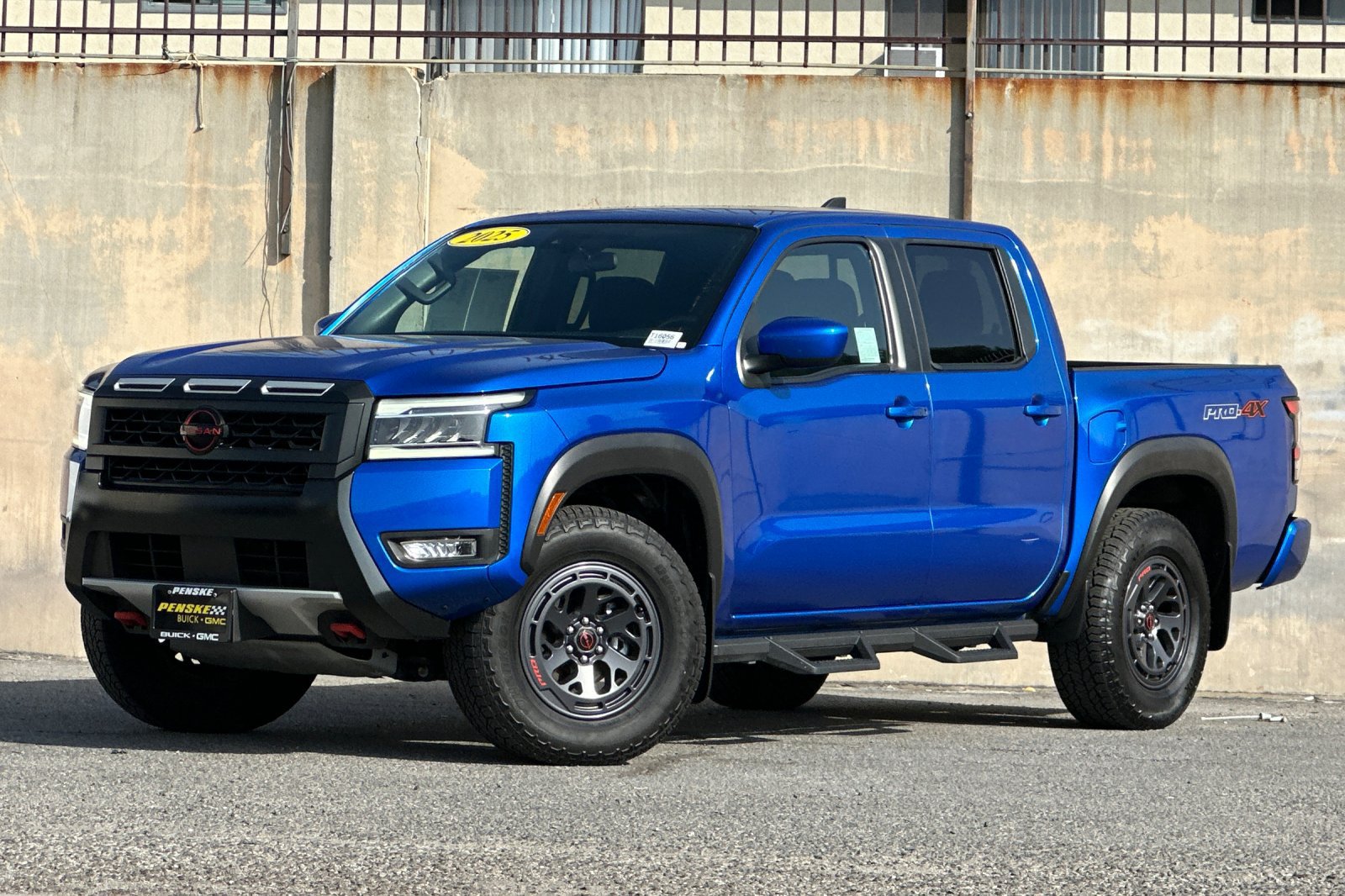 Used 2025 Nissan Frontier PRO-4X AWD/4WD image 8
