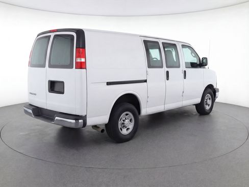 Used 2025 Chevrolet Express 3500 LT w/ LT Preferred Equipment Group image 9