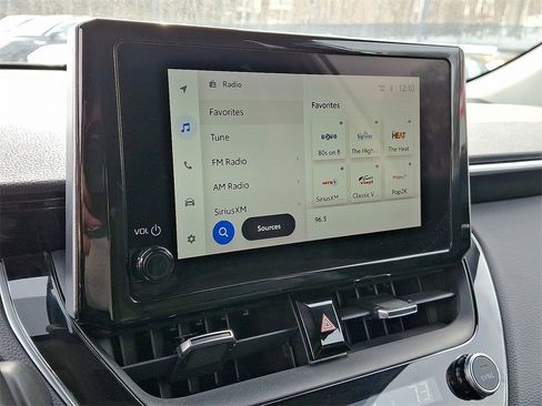 Used 2023 Toyota Corolla Cross XLE image 17