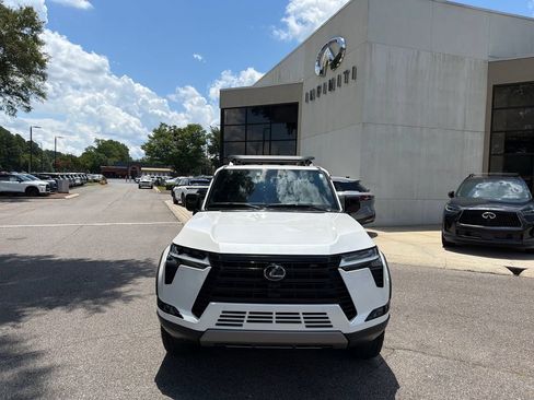 Used 2025 Lexus GX 550 AWD/4WD image 3