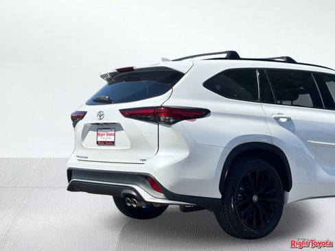 Used 2023 Toyota Highlander XSE image 10