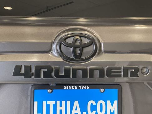 Used 2015 Toyota 4Runner SR5 image 11