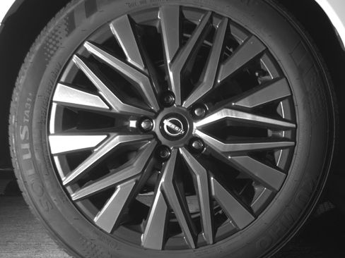 Used 2025 Nissan Altima 2.5 SV FWD image 15