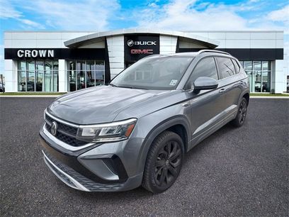 Used 2022 Volkswagen Taos SE w/ Panoramic Sunroof Package