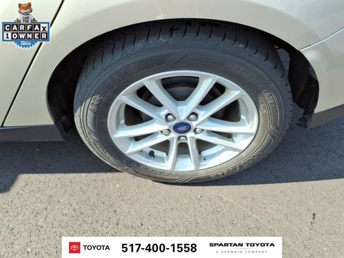 Used 2018 Ford Focus SE w/ Cold Weather Package FWD image 11