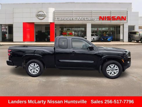 Used 2024 Nissan Frontier SV w/ SV Convenience Package RWD image 2