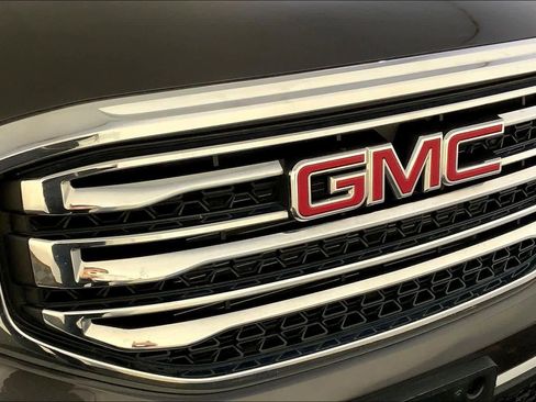 Used 2018 GMC Acadia SLT image 31