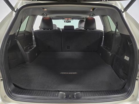 Used 2023 Toyota Highlander LE image 26