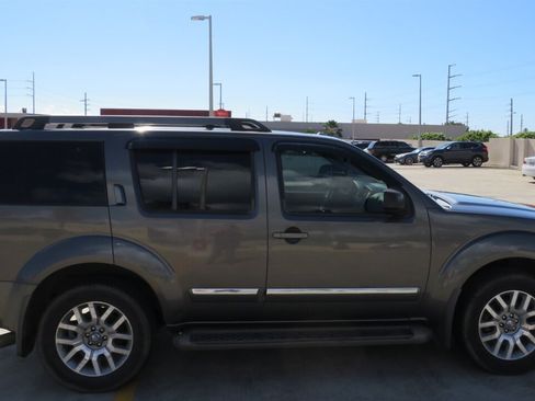 Used 2008 Nissan Pathfinder LE RWD image 5