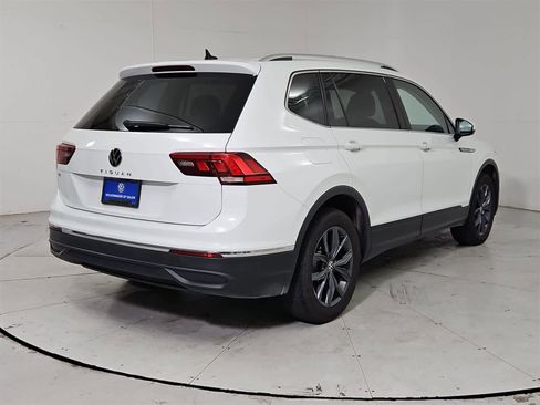 Certified 2022 Volkswagen Tiguan SE image 6