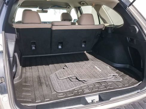 Used 2017 Subaru Outback 2.5i Premium image 24