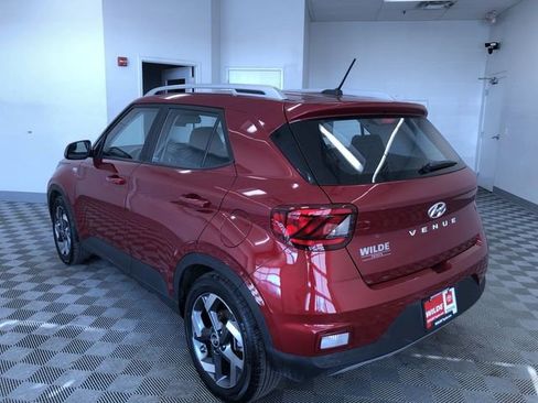 Used 2025 Hyundai Venue SEL image 13