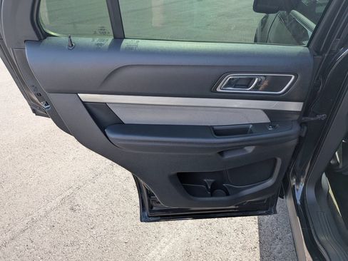 Used 2017 Ford Explorer XLT w/ Equipment Group 202A FWD image 17