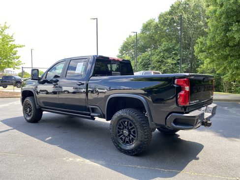 Used 2024 Chevrolet Silverado 2500 ZR2 w/ Technology Package image 7