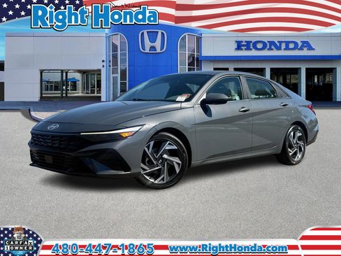 Used 2025 Hyundai Elantra SEL FWD image 1