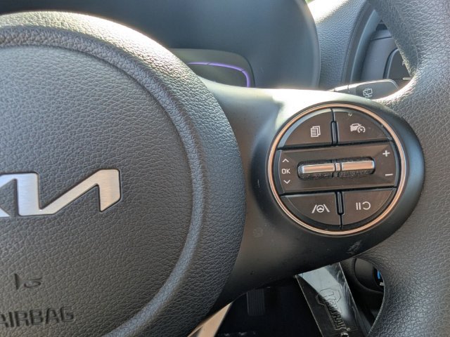 Used 2025 Kia Soul LX w/ LX Technology Package FWD image 19