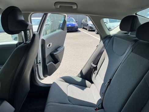 Used 2025 Kia K4 FWD image 39