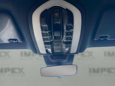 Used 2021 Porsche Macan AWD/4WD image 22