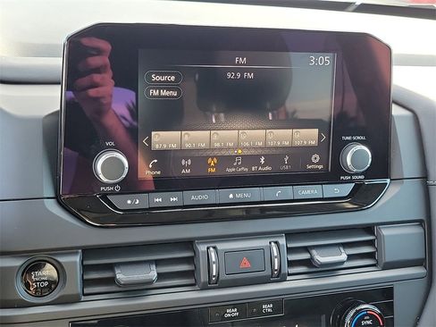 Used 2025 Nissan Pathfinder S image 9