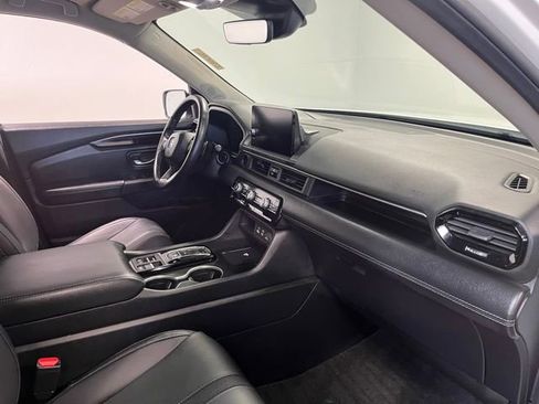 Used 2024 Honda Pilot Touring image 11