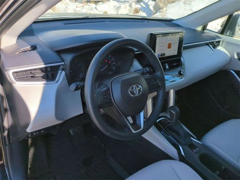 Used 2023 Toyota Corolla Cross LE image 9