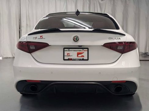 Used 2022 Alfa Romeo Giulia Veloce RWD image 25