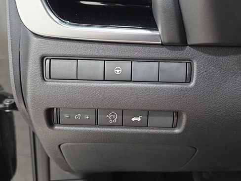 Used 2023 Nissan Rogue SL w/ SL Premium Package image 26